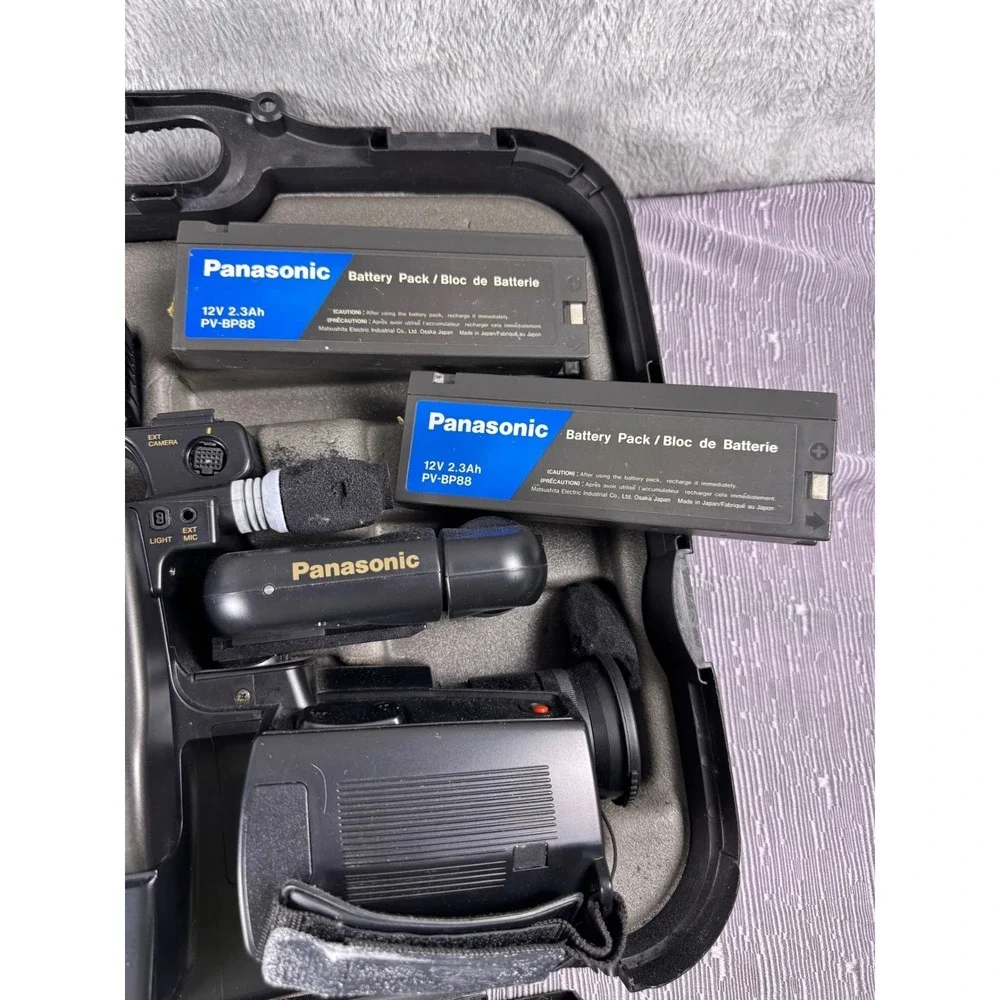 Panasonic OmniMovie VHS HQ Dual Camera System Camcorder PV-BP88 Batteries Case